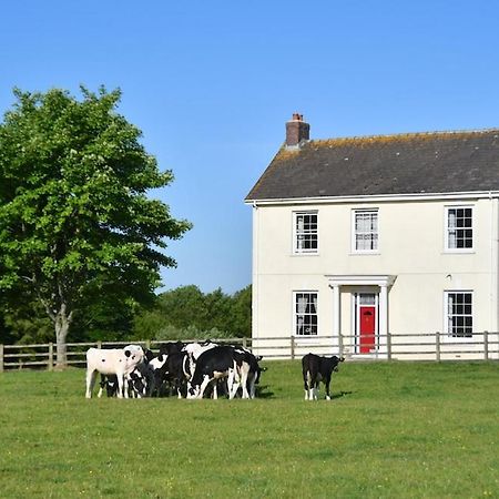 Glascoed Farmhouse Carmarthen Buitenkant foto