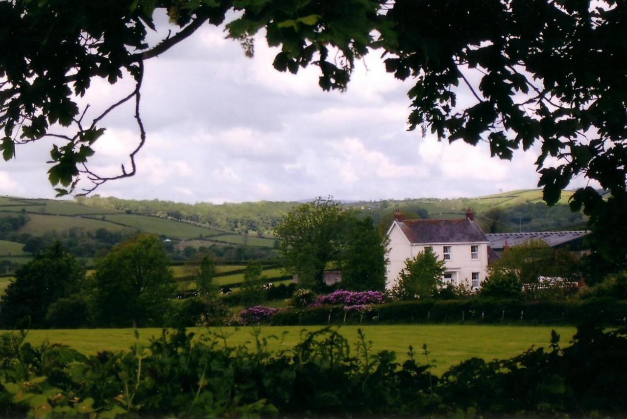 Glascoed Farmhouse Carmarthen Buitenkant foto