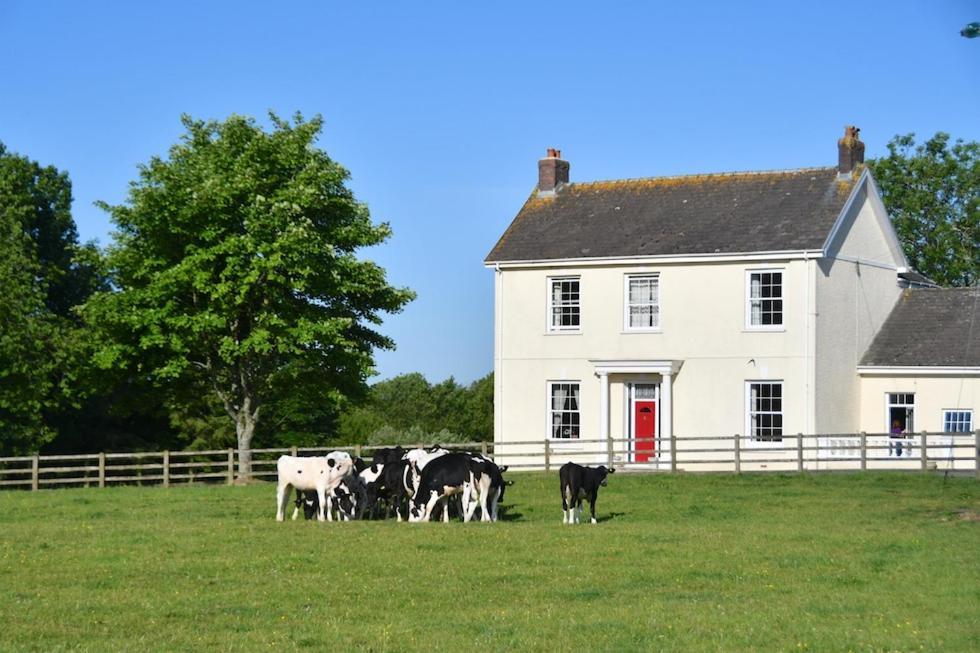 Glascoed Farmhouse Carmarthen Buitenkant foto