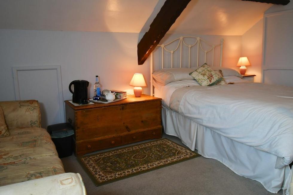 Glascoed Farmhouse Carmarthen Buitenkant foto